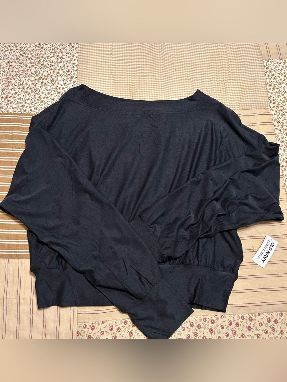 NWT black old navy active  cloudmotion long sleeve crop top xs